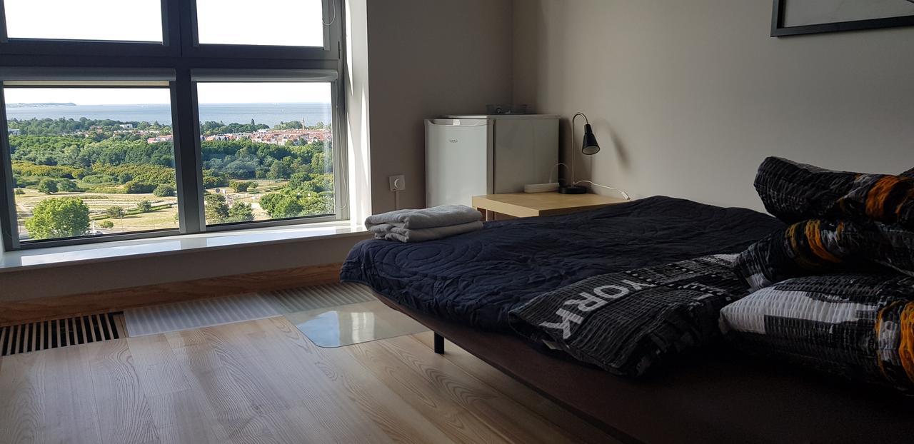 Leilighet 16th Floor View On The Sea And City. 15 Minutes Walk To The Beach.