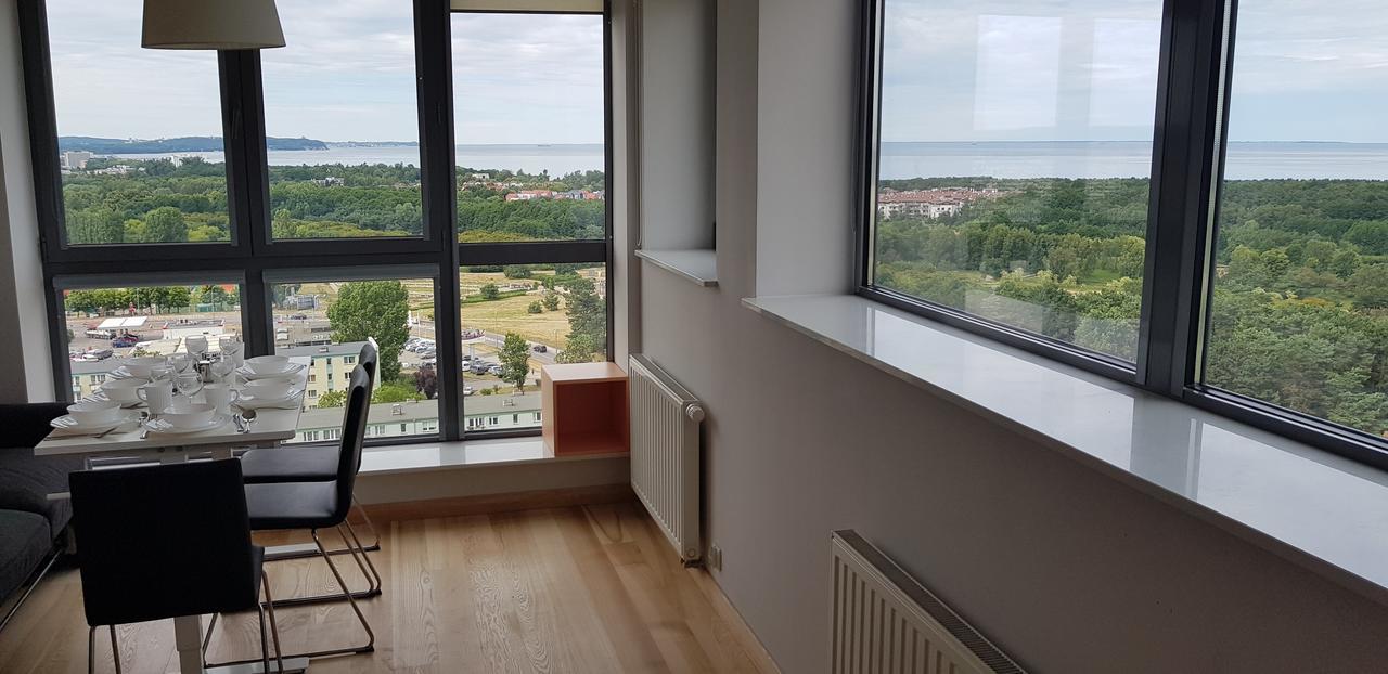 Leilighet 16th Floor View On The Sea And City. 15 Minutes Walk To The Beach.