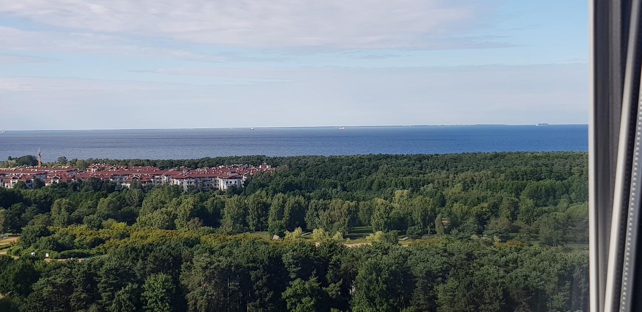 Leilighet 16th Floor View On The Sea And City. 15 Minutes Walk To The Beach.