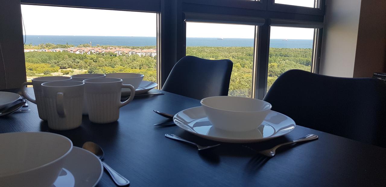 16th Floor View On The Sea And City. 15 Minutes Walk To The Beach. Leilighet *