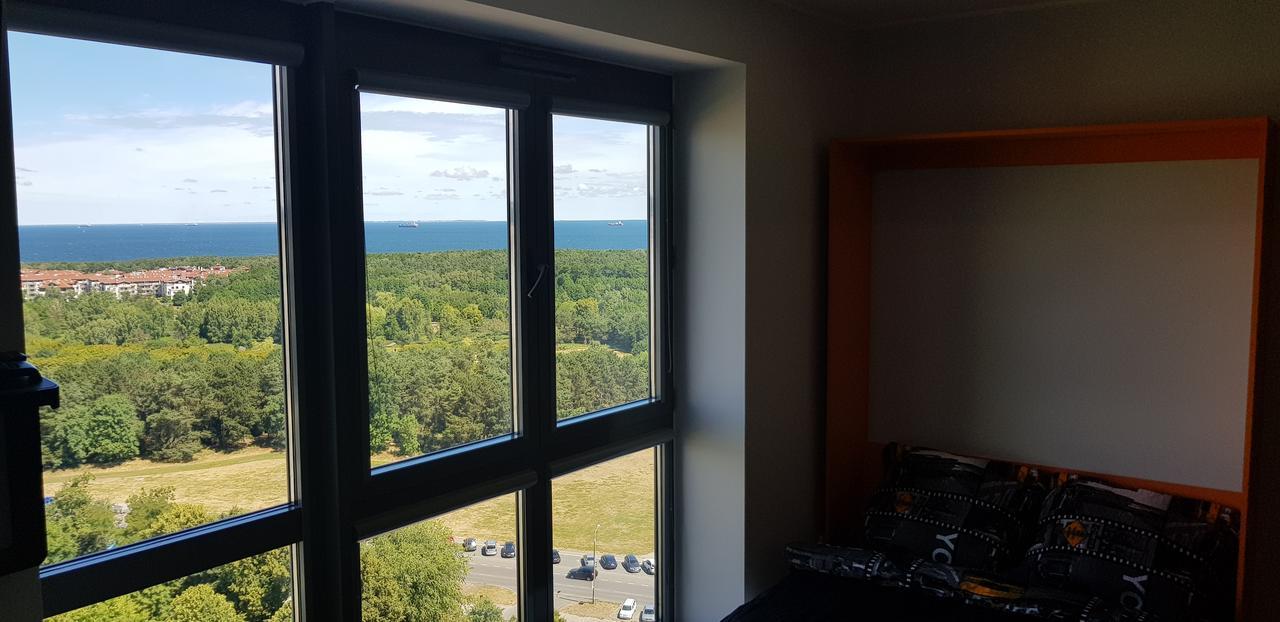 16th Floor View On The Sea And City. 15 Minutes Walk To The Beach. Leilighet *