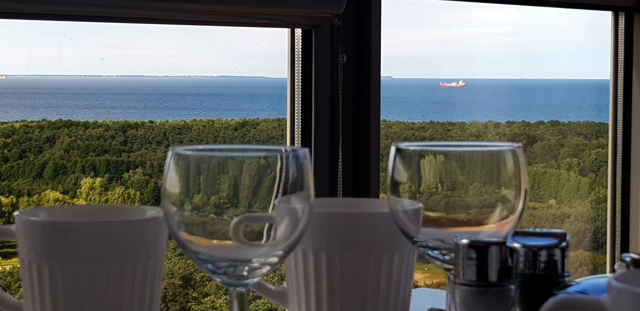 Leilighet 16th Floor View On The Sea And City. 15 Minutes Walk To The Beach. *