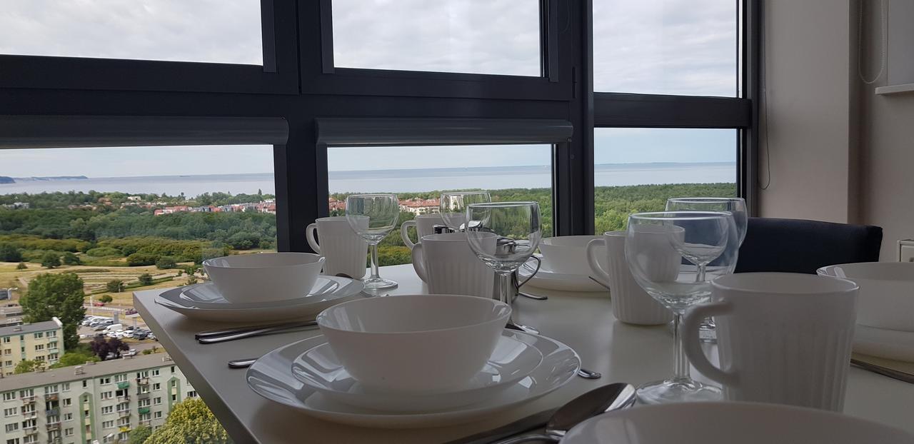 16th Floor View On The Sea And City. 15 Minutes Walk To The Beach. Leilighet