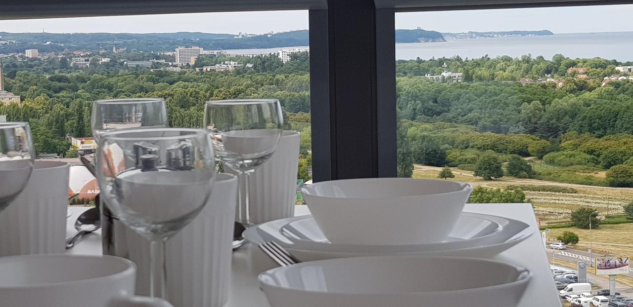 16th Floor View On The Sea And City. 15 Minutes Walk To The Beach. Leilighet
