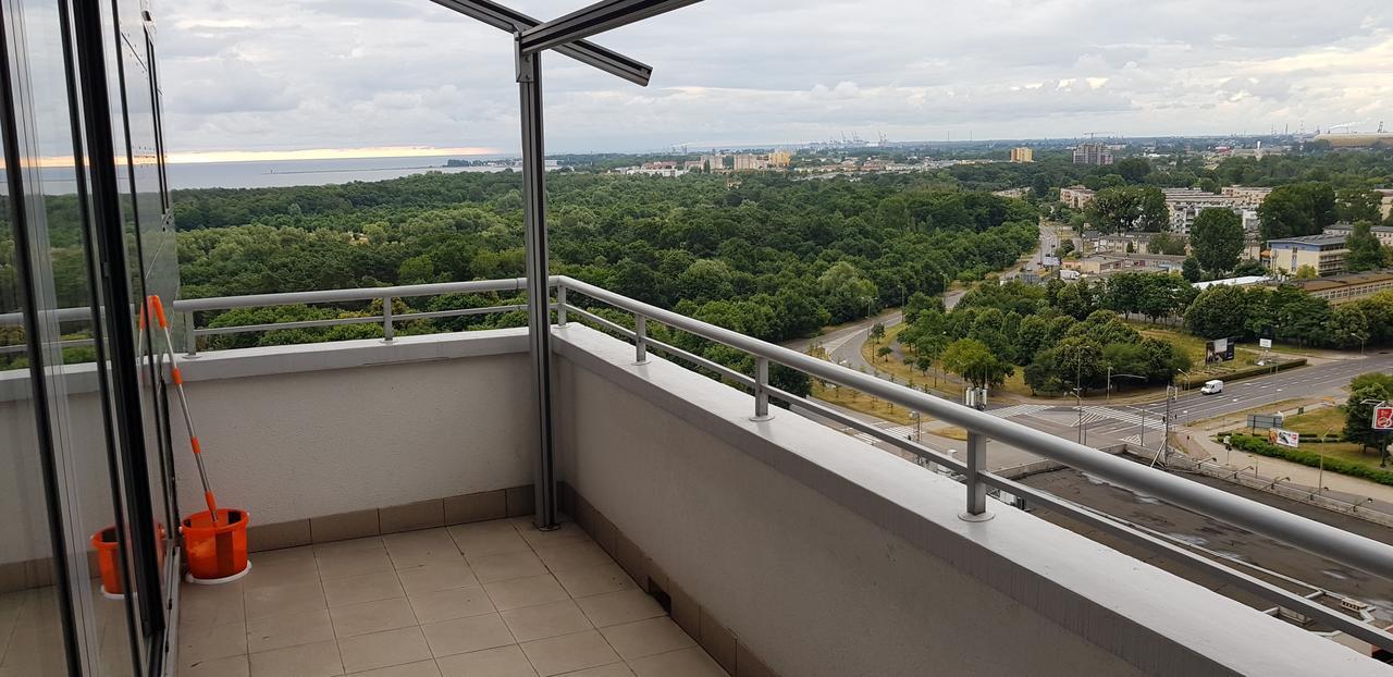 Leilighet 16th Floor View On The Sea And City. 15 Minutes Walk To The Beach.