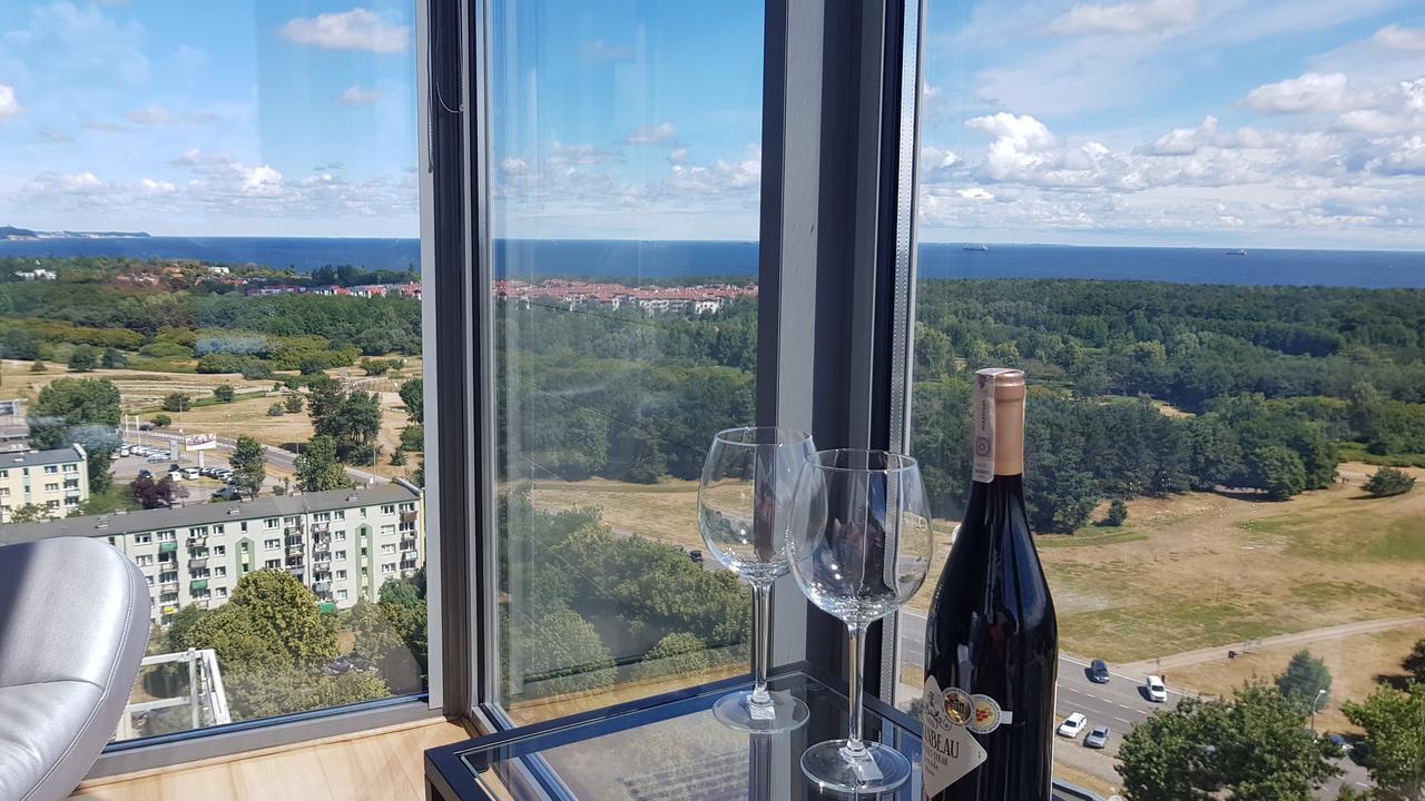 16th Floor View On The Sea And City. 15 Minutes Walk To The Beach. Leilighet *
