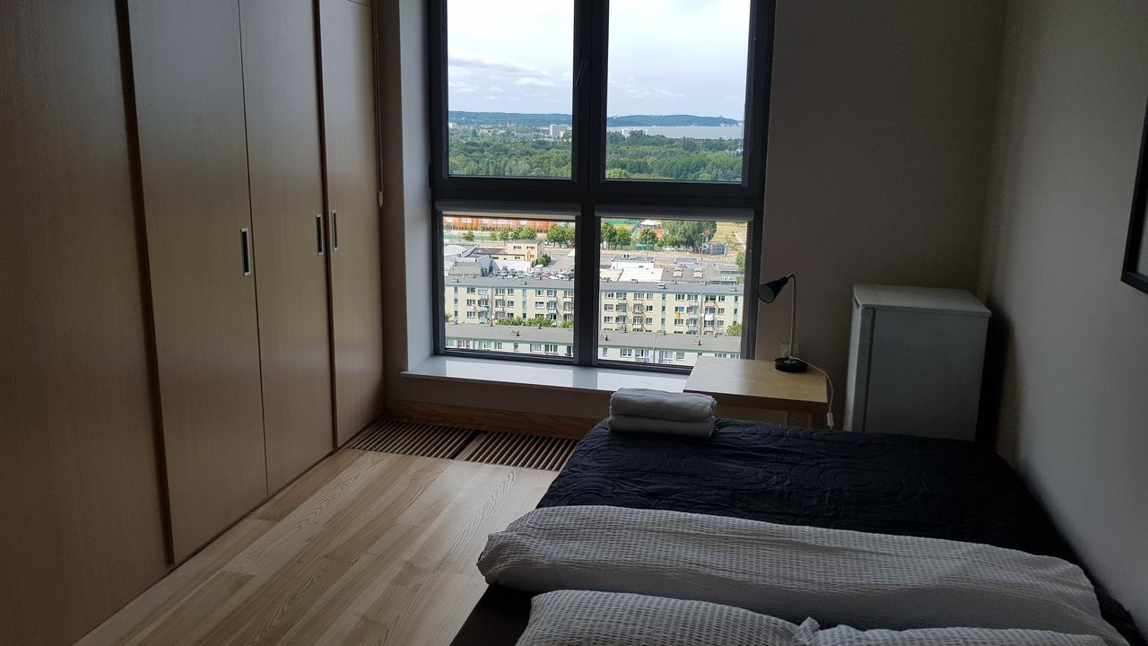 16th Floor View On The Sea And City. 15 Minutes Walk To The Beach. Leilighet *