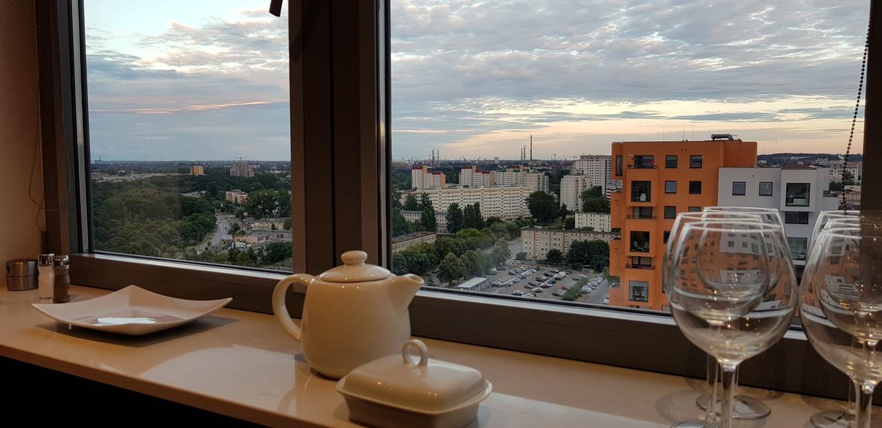 Apartment 16th Floor View On The Sea And City. 15 Minutes Walk To The Beach. Gdansk
